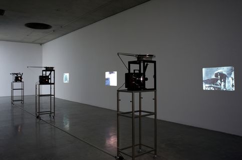 2009_1_Ruine_seitenhalle_01_mattaclark