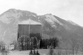 JPG\77\hollein_GF0002446.00_001.jpg